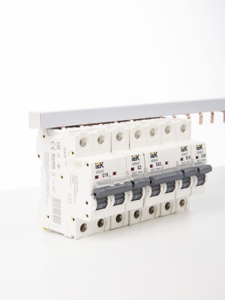 Шина соединительная PIN 3п 63А (дл.1м) IEK YNS21-3-063