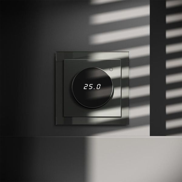 Терморегулятор электронный S70 с индикацией и датчиком для теплого пола механизм титан Voltum VLS070106