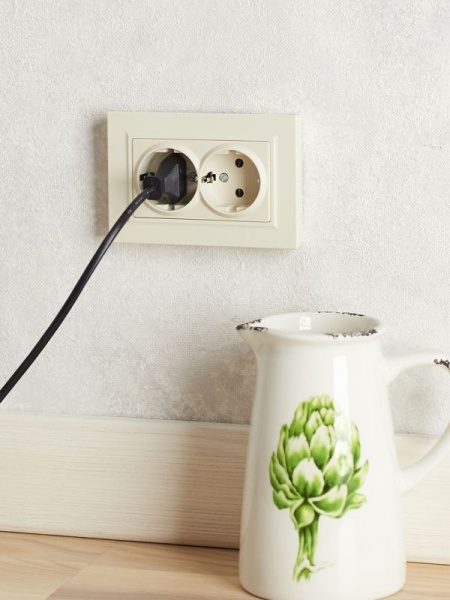 Розетка 2-м СП BRITE РСш12-3-БрКр 16А в сборе с заземл. защ. шторки беж. IEK BR-R24-16-K10-F