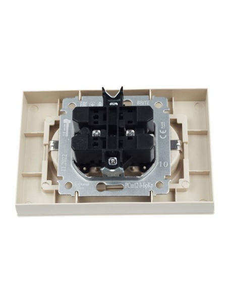 Розетка 2-м СП BRITE РСш12-3-БрКр 16А в сборе с заземл. защ. шторки беж. IEK BR-R24-16-K10-F