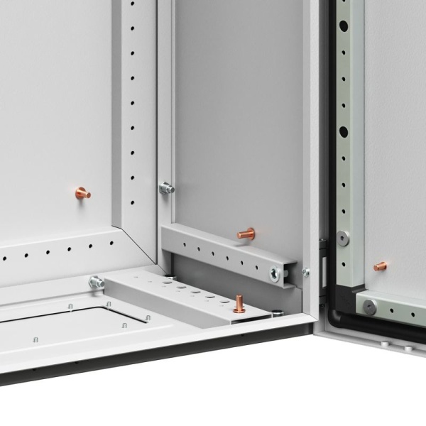 Корпус напольный RAM fit 2000х600х450мм с боков. вырезами DKC R6NFW206045F