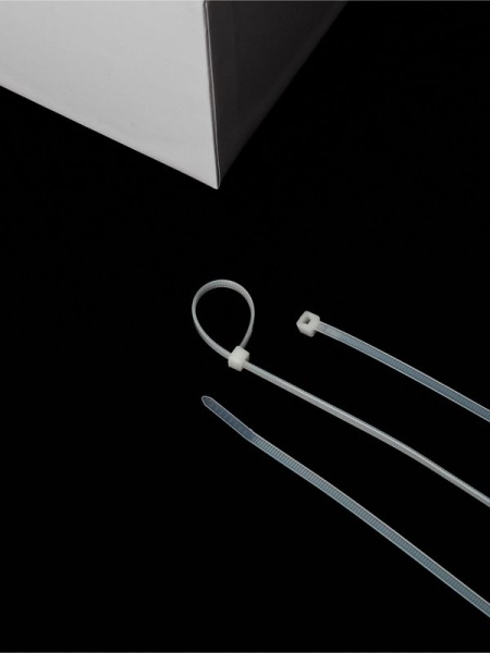 Хомут кабельный 3.6х200 нейл. бел. (уп.100шт) IEK UHH31-D036-200-100