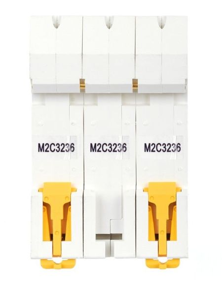 Выключатель автоматический модульный 3п C 32А M06N ARMAT IEK AR-M06N-3-C032