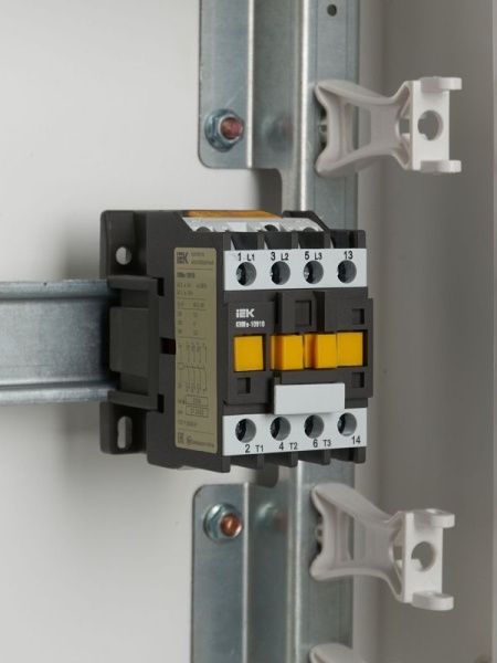 Контактор КМИе-10910 9А 230В/АС3 1НО GENERICA KKME11-009-230-10