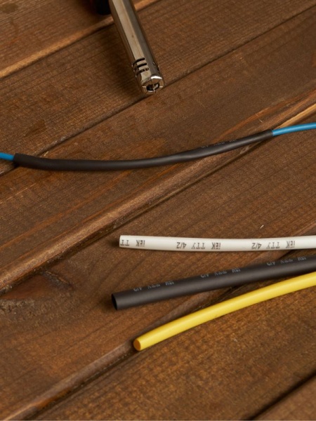 Набор трубок термоусадочных тонкостен. ТТУ 4/2 (4хЧ; 2хБ; К; С; Ж; З) 10х10см разноцвет. IEK UDRS-D2-D4-10-10