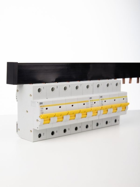 Шина соединительная PIN 3п 100А шаг 27мм (дл.1м) IEK YNS51-3-100