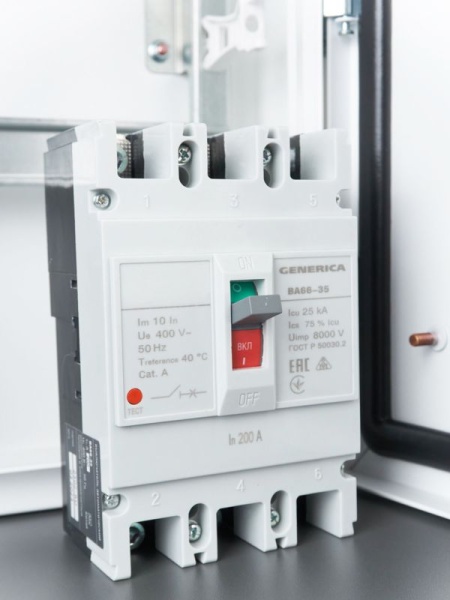 Выключатель автоматический 3п 200А 25кА ВА66-35 GENERICA SAV30-3-0200-G