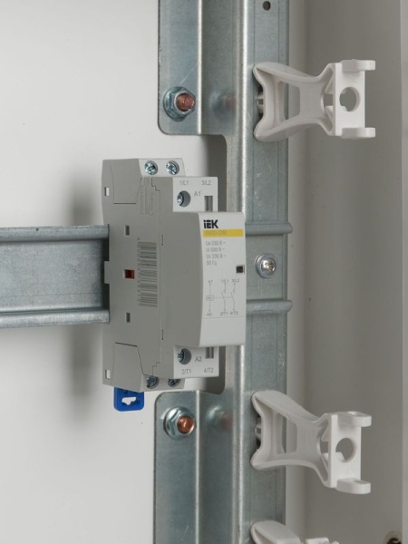 Контактор модульный КМ20-20М AC KARAT IEK MKK11-20-20