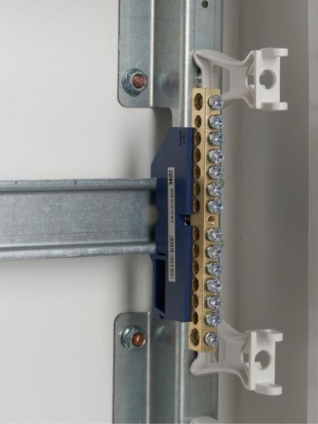 Шина нулевая на DIN-изол. ШНИ-8х12-14-Д-С IEK YNN10-812-14D-K07