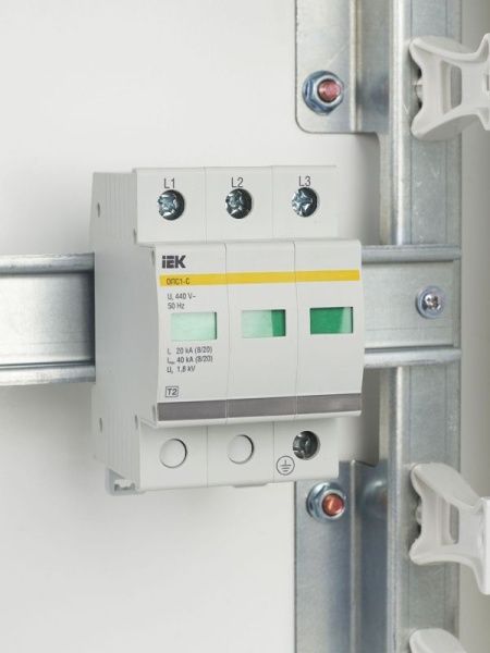 Ограничитель перенапряжения ОПС1-C 3P KARAT IEK MOP20-3-C
