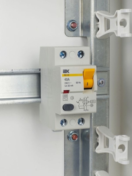 Выключатель дифференциального тока (УЗО) 2п 40А 30мА тип AC ВД1-63 KARAT IEK MDV10-2-040-030