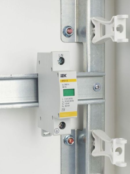 Ограничитель перенапряжения ОПС1-D 1P KARAT IEK MOP20-1-D