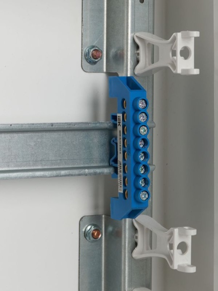 Шина нулевая в комб. DIN-изол. "Стойка" ШНИ-8х12-8-КС-С IEK YNN10-812-8DP-K07