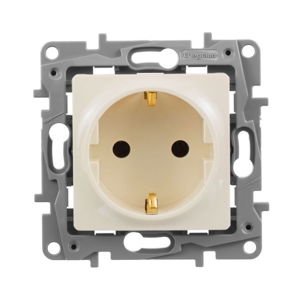 Розетка 1-м СП Etika 16А IP20 250В 2P+E с заземл. немецк. стандарт винтов. клеммы механизм сл. кость IEK 672321