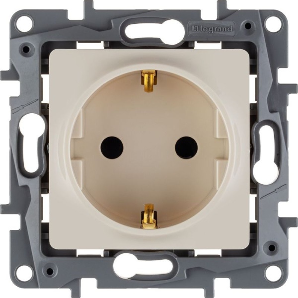 Розетка 1-м СП Etika 16А IP20 250В 2P+E с заземл. немецк. стандарт винтов. клеммы механизм сл. кость IEK 672321