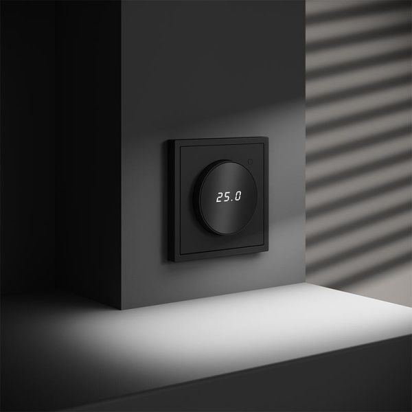 Терморегулятор электронный S70 с индикацией и датчиком для теплого пола механизм черн. матов. Voltum VLS070108